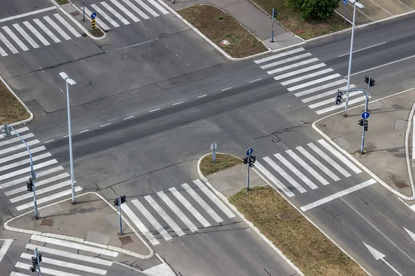 Intersection seen from a building high above — Stock Photo, Image