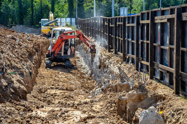 Construcción Excavación Cimientos Obras Tierra Cavar Una Zanja Para Fondation —  Fotos de Stock
