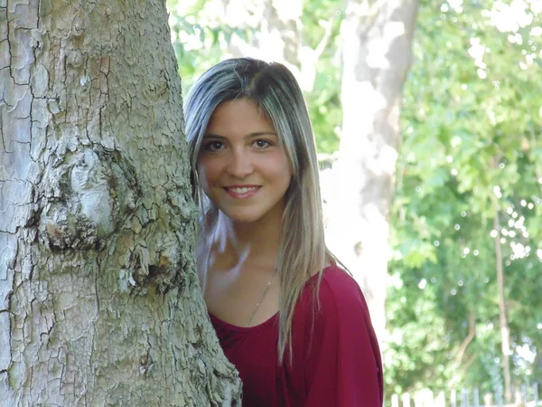 Hermosa joven mujer. — Foto de Stock