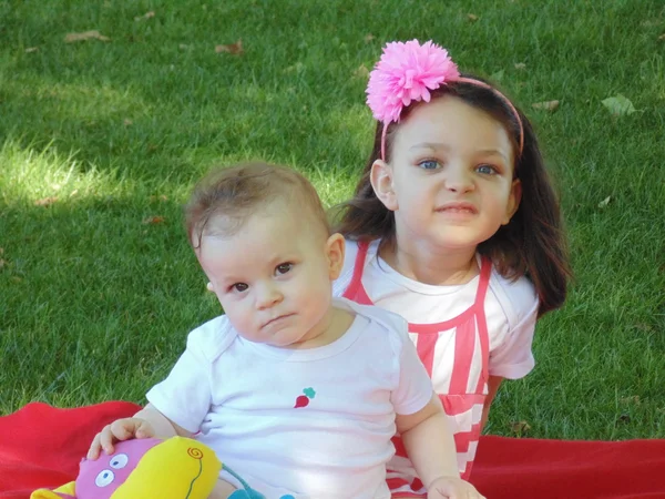 Schwester und Bruder. — Stockfoto