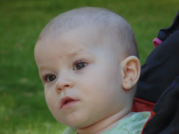 Baby boy on the street. — Stock Photo, Image