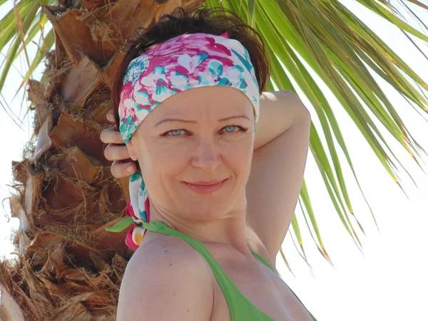 Hermosa mujer en la playa N 2 . — Foto de Stock