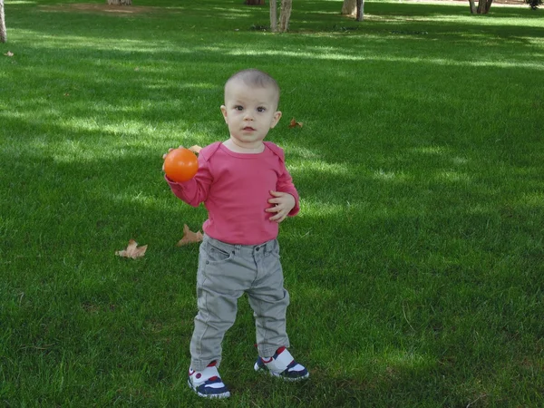 Baby boy and nature N8. — Stock Photo, Image