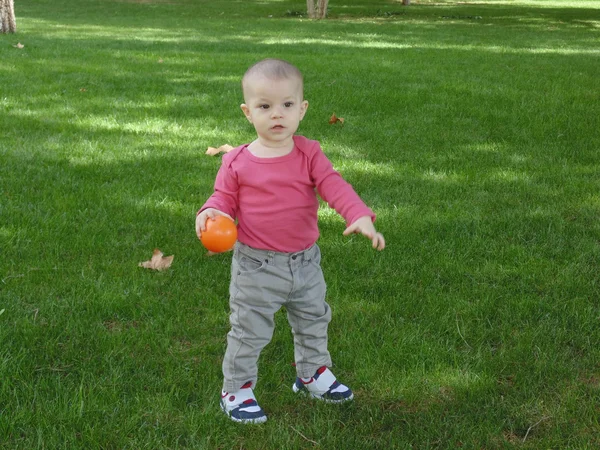 Baby boy and nature N7. — Stockfoto