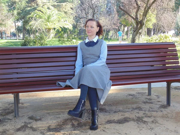 Woman on the bench 3. — Stock Photo, Image