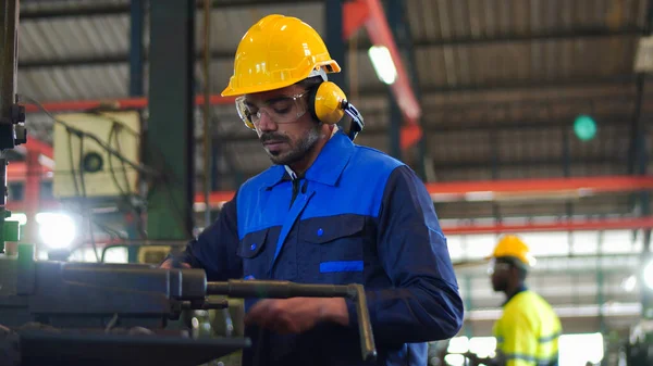 Ingeniero Industrial Profesional Técnico Trabajador Fábrica Usar Sombrero Duro Gafas — Foto de Stock