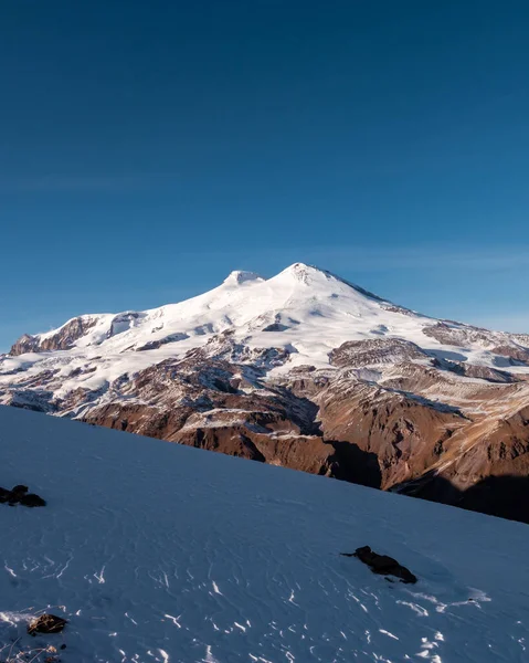 Amazing Snowy Mountain Landscape Caucasus Peaks Mount Elbrus Clear Blue — Stock Photo, Image