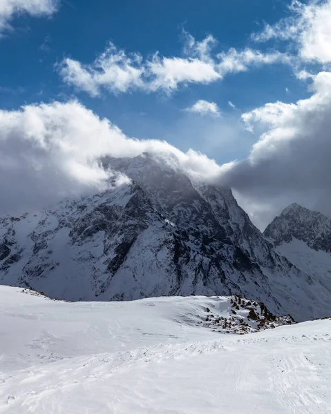 Berggipfel Umgeben Von Wolken Großkaukasuskamm — Stockfoto