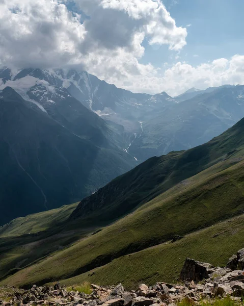 Valle Las Montañas Día Verano Región Elbrus —  Fotos de Stock