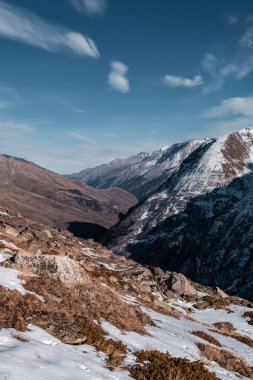 Sonbahar günü dağlar vadisi. Elbrus bölgesi