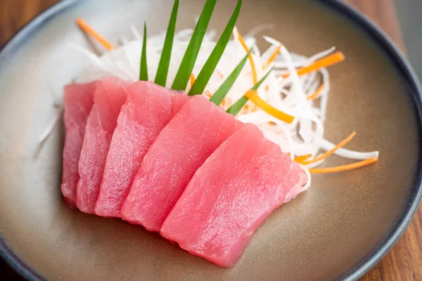 Frischer Thunfischscheiben Sashimi Mit Weißem Rettich Hackfleisch Restaurant Japanisches Essen — Stockfoto