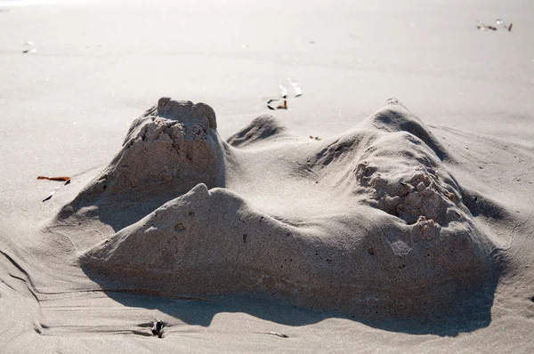 Sandcastle junto ao oceano — Fotografia de Stock