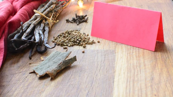 Kryddor för holiday bakning med röd kopiera utrymme — Stockfoto