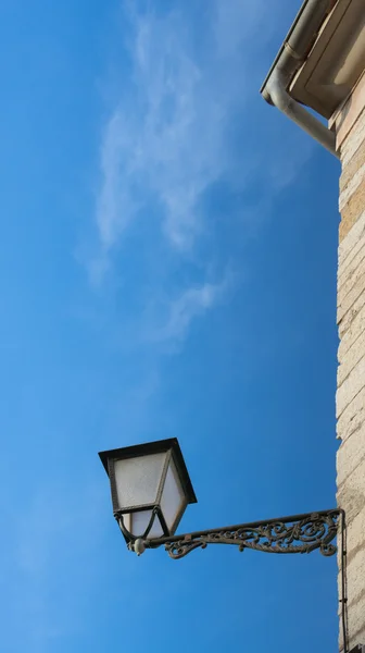 Gatan ljus och blå himmel — Stockfoto