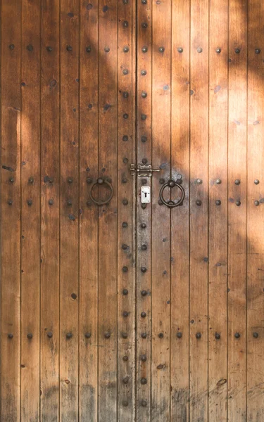 Vieille porte double en bois — Photo
