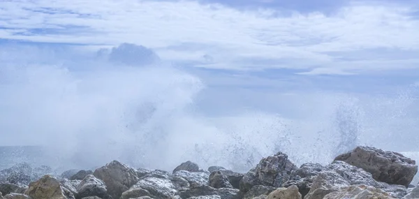 波スプレー岩 — ストック写真