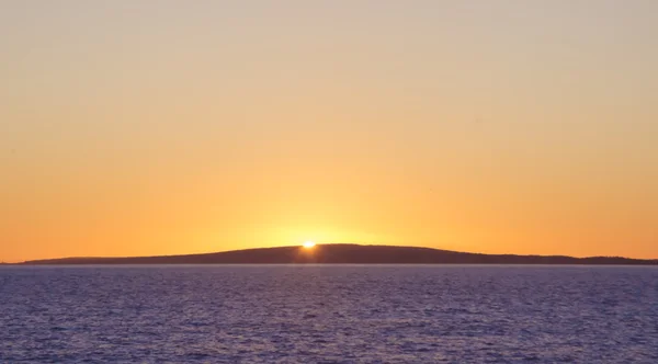 Coucher de soleil sur l'île — Photo