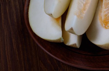 Slices of ripe melon and half melon.