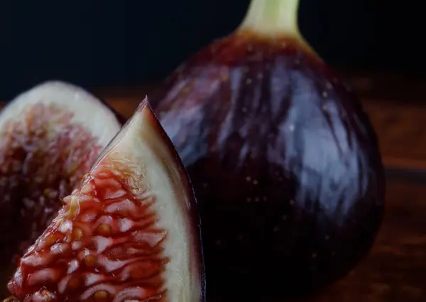 Dojrzałe Figi Pocięte Kawałki Owoce Fig — Zdjęcie stockowe