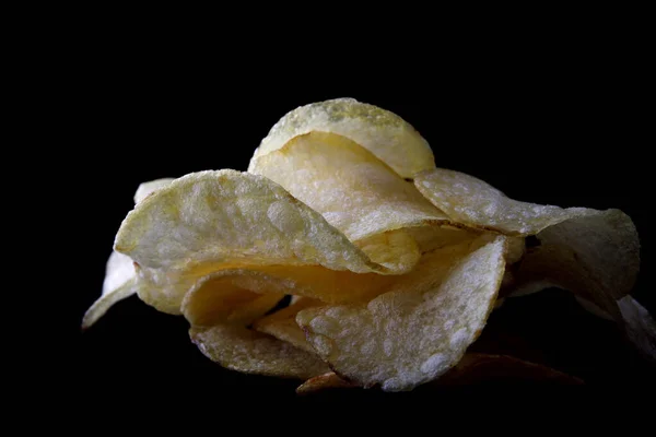Вкусные Картофельные Чипсы Изолированы Черном Фоне — стоковое фото