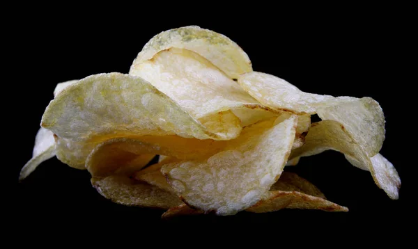 Вкусные Хрустящие Картофельные Чипсы Изолированы Черном Фоне — стоковое фото