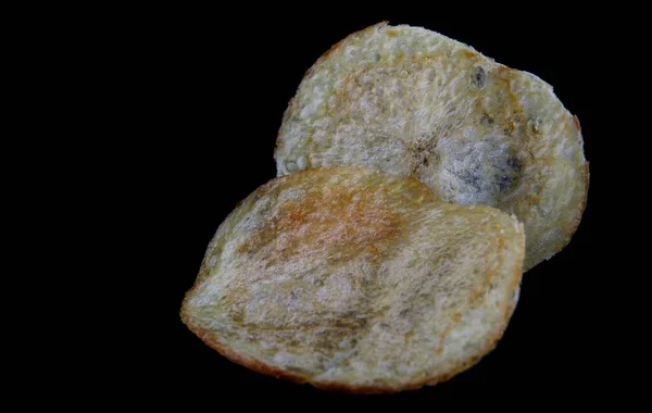 Хрустящие Картофельные Чипсы Изолированы Черном Фоне — стоковое фото