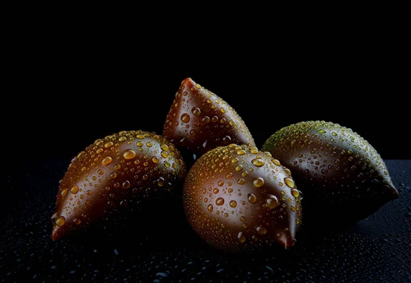 Diversi Pomodori Cumato Maturi Uno Sfondo Nero — Foto Stock