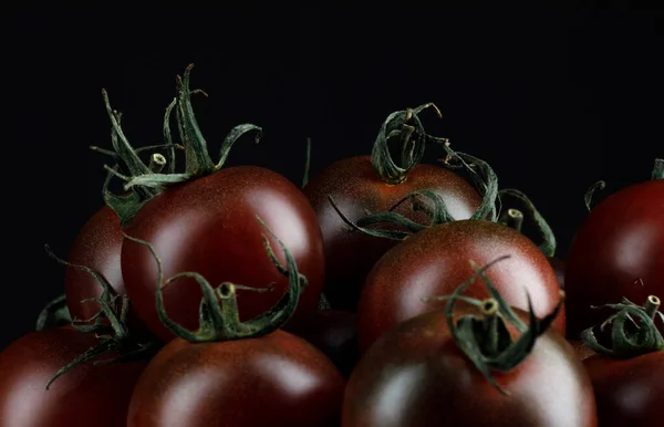 Few Beautiful Black Tomatoes Black Background Cumato Tomatoes — Stok fotoğraf