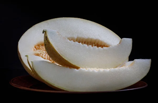 Slices Ripe Melon Half Melon Clay Plate — Stok fotoğraf