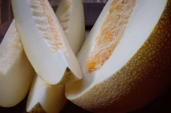 Slices Ripe Melon Half Melon Wooden Table — Foto Stock