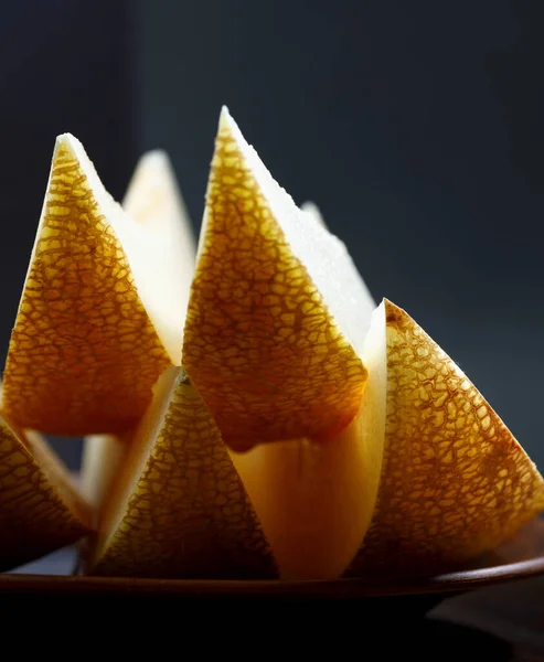 Slices Ripe Melon Shining Light Lie Plate — Foto Stock