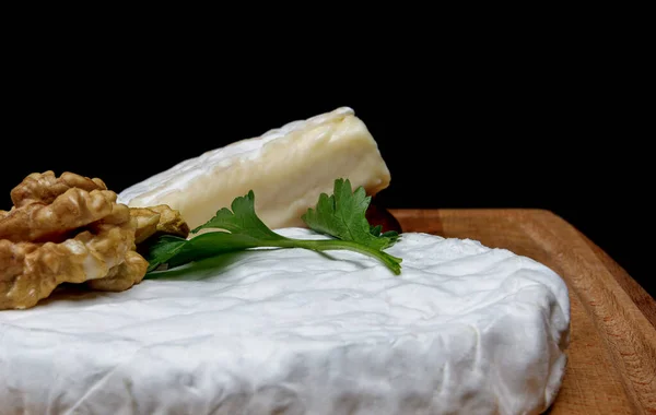 Circle Camembert Cheese White Noble Mold Lies Wooden Board — Foto de Stock