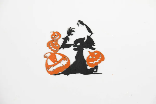 Halloween Pumpor Och Zombie Snidade Trä Den Vita Bakgrunden — Stockfoto