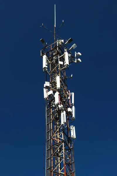 Torre de comunicaciones — Foto de Stock