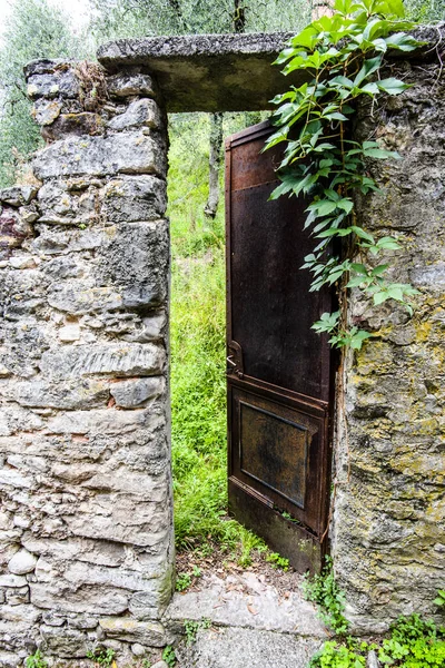 Otwarte Drzwi Cytrynowego Domu Gargnano Brescia Lombardy Włochy — Zdjęcie stockowe