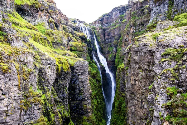 Pohled Krásné Vodopády Glymur Řece Botsna Jezera Hvalvatn Blízkosti Fjordu — Stock fotografie