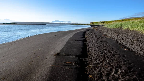 Fekete Strand Lábnyomokkal Kavicsokkal Vatnsnes Félszigeten Észak Izlandon — Stock Fotó
