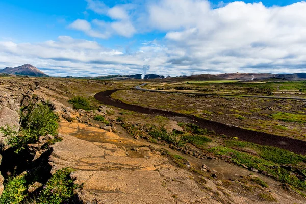 Lava Rotsen Zandstrand Met Bewolkte Blauwe Lucht Aan Het Mivatn — Stockfoto