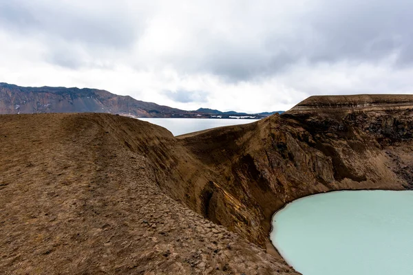 位于冰岛Vatnajokull冰川以北Askja Stratovolcano火山口的Oskjuvatn湖 — 图库照片