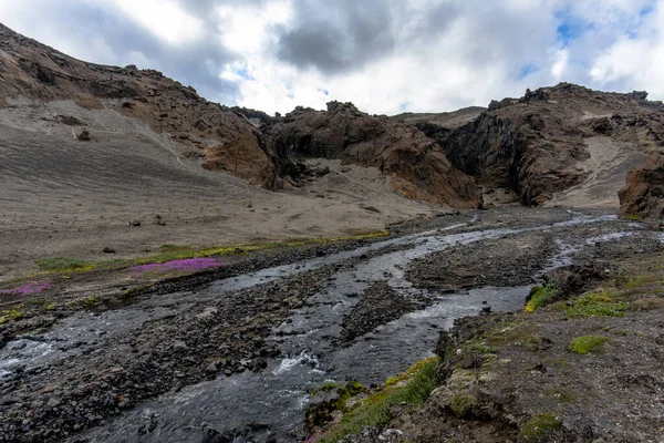 约库尔萨河位于弗茹姆 瀑布落在冰岛Askja火山附近 靠近Hringvegur — 图库照片