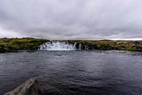 Rzeka Jokulsa Fjollum Wodospadem Pobliżu Wulkanu Askja Islandii Niedaleko Hringvegur — Zdjęcie stockowe
