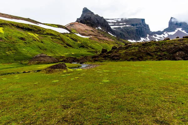 Cloud Shrouded Mountains Borgarfjordur Eystri Eastern Iceland — Φωτογραφία Αρχείου