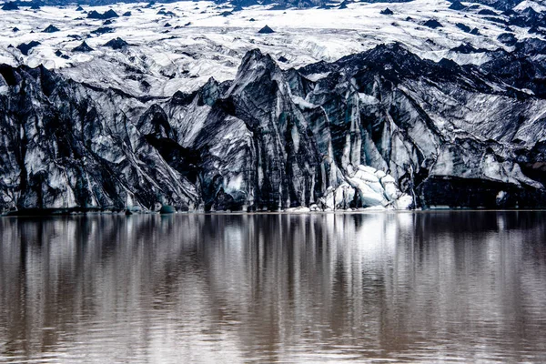 Glaciar Solheimajokull Cubierto Hollín Erupciones Anteriores Con Lago Glacial Que —  Fotos de Stock