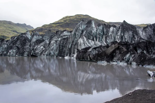 Glaciar Solheimajokull Cubierto Hollín Erupciones Anteriores Con Lago Glacial Que —  Fotos de Stock