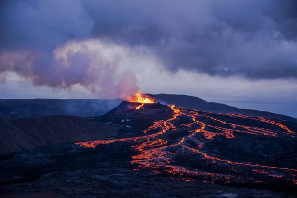 Gunung Berapi Fagradalsfjall Yang Aktif Pada Tahun 2021 Sekitar Kilometer Stok Lukisan  