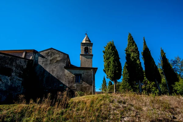 Церква Кипариси Пагорбах Сови Вероні Італія — стокове фото