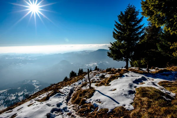 Вид Заснеженные Альпы Чима Марана Возле Рекоаро Викча Италия — стоковое фото