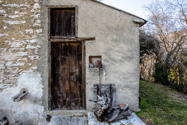 Porte Vintage Bois Maison Campagne Montagne Avec Mur Pierre Lusiana — Photo