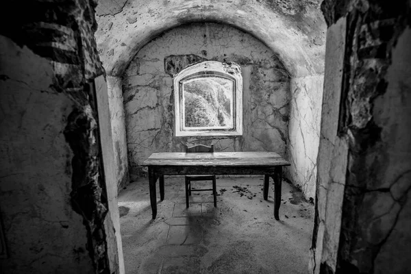 Abandoned Room First World War Old Wooden Table Chair Window — Stock fotografie