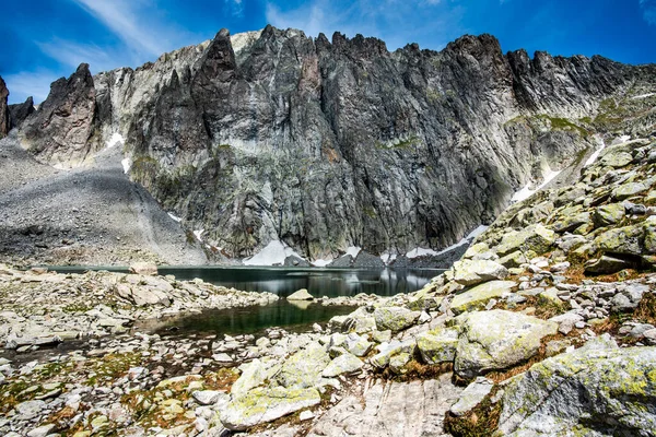 Danau Alpen Antara Puncak Pegunungan Lagorai Dengan Granit Dan Air — Stok Foto